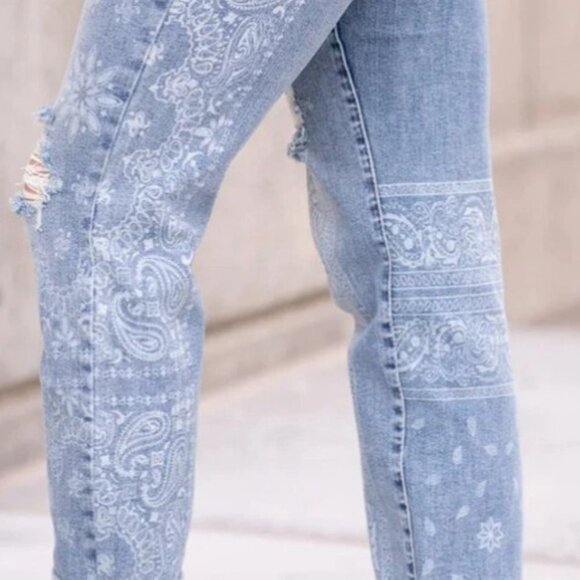 Judy Blue Paisley Bandana Print Mid-Rise Distressed Boyfriend Jeans Plus Sz 24W - Picture 4 of 11